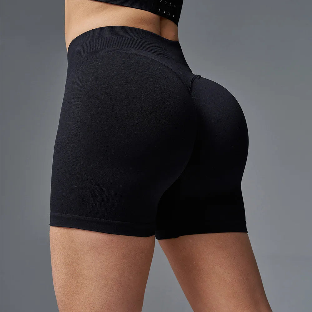 Seamless hip hugging fitness shorts